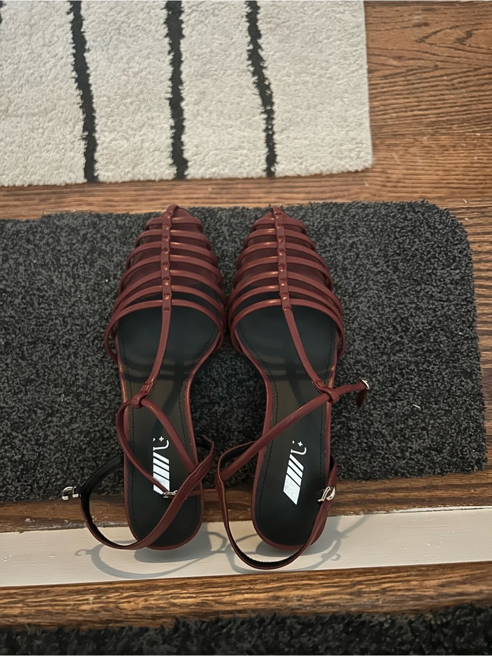 Women's Strappy T‑Bar Flat Sandals in Burgundy - Picture 2 of 2